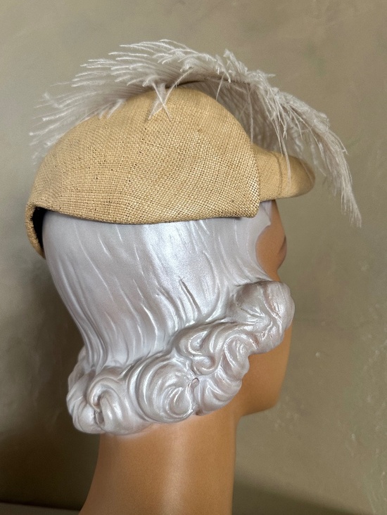 JAUNTY DESIGNER 1940\'s NATURAL STRAW HAT + WHITE OSTRICH FEATHER main image 10